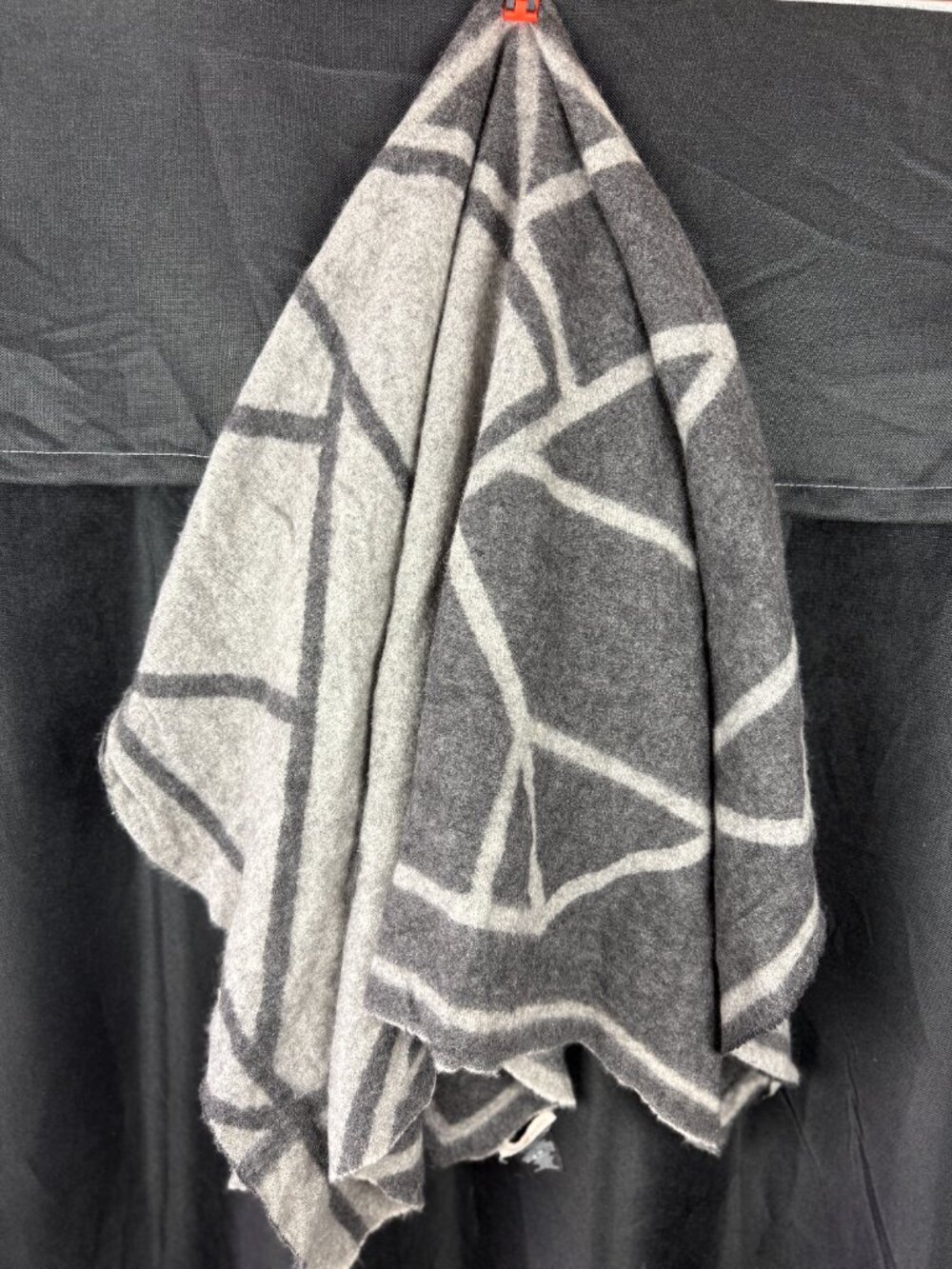 Tory Burch 100% Cashmere Scarf - Picture 3 of 3